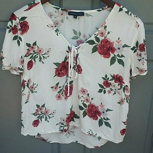Kendall & Kylie Tops - Kendall & Kylie floral crop top